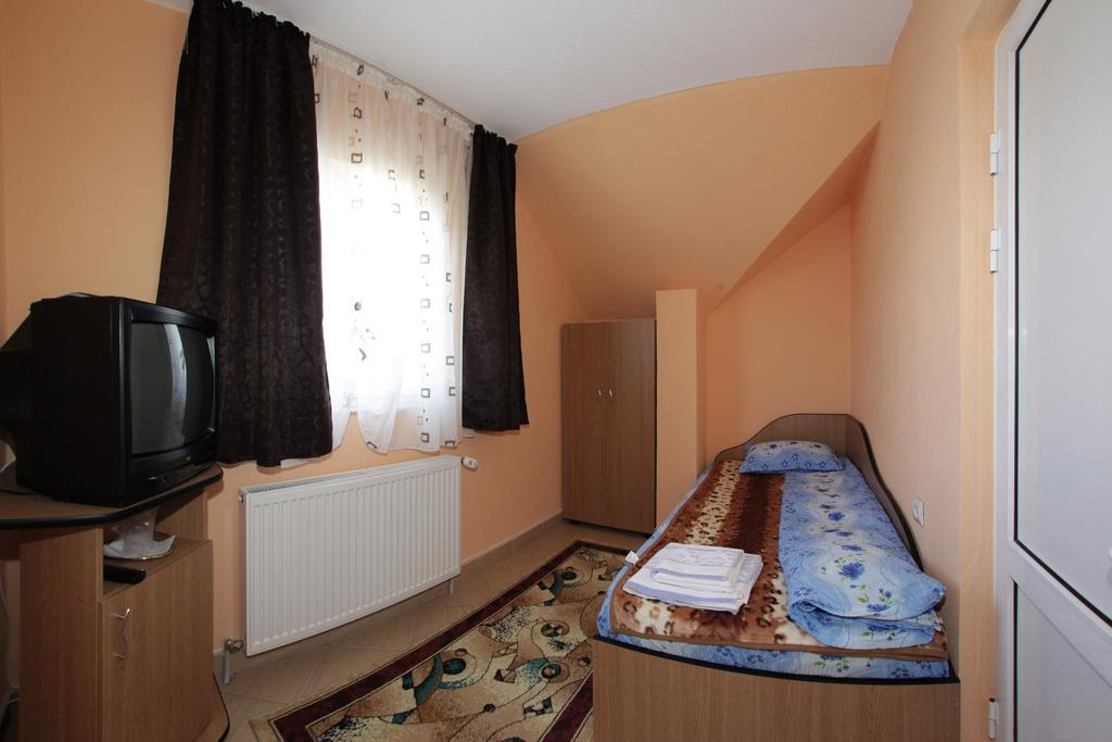 Pensiunea Colt De Rai Săcel Zimmer foto